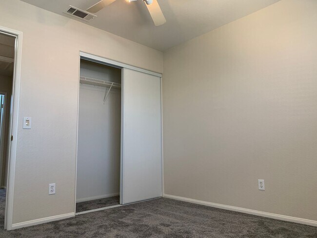 Building Photo - Newly updated 3 bedroom home in Menifee av...