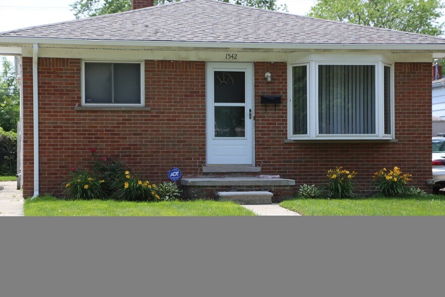 Building Photo - 1542 E George Ave