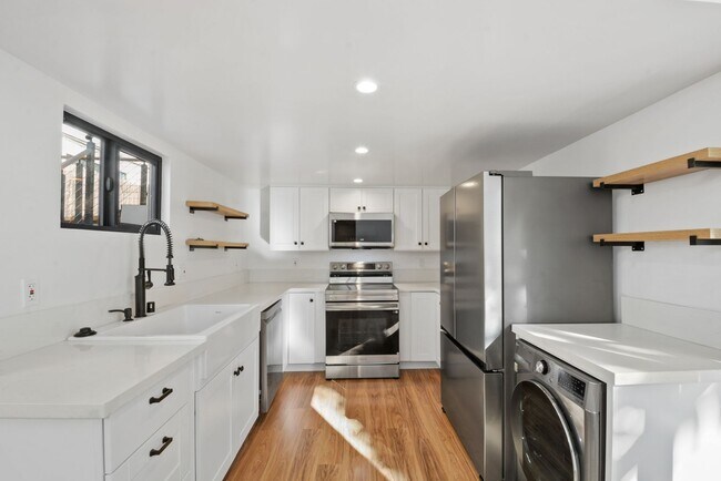 Building Photo - 1105 Stanford Ave