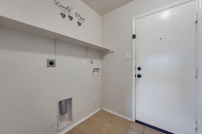 Building Photo - Charming & Spacious 3/2.5 in Mesa Creek JU...