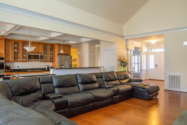 Building Photo - 6883 Birmingham Dr