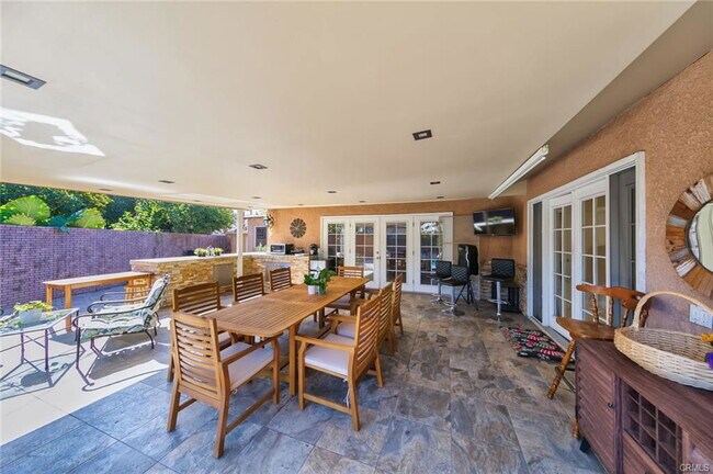 Building Photo - 814 Kellogg Ave