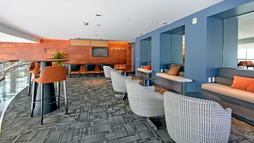 Building Photo - 690 Long Bridge St