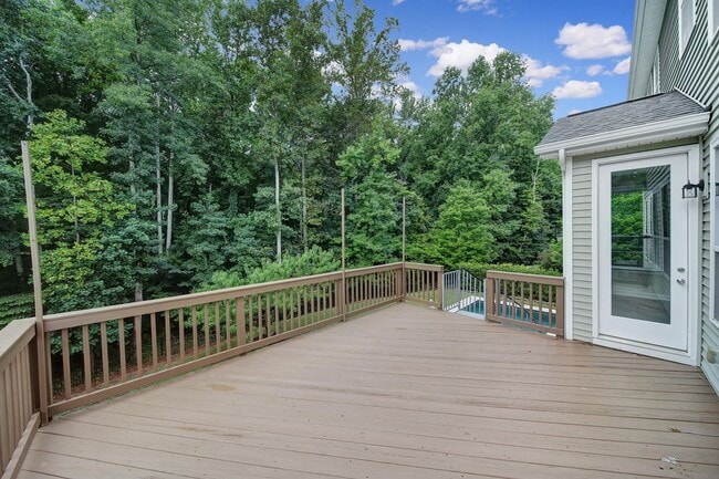 Building Photo - Gorgeous 4 Bed 3.5 Bath Home with Basement...