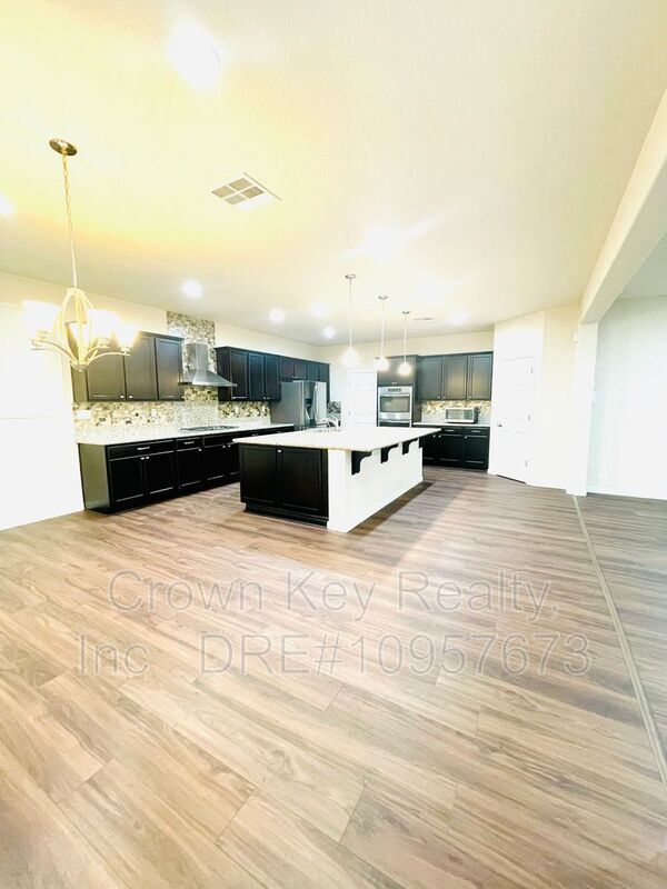 Building Photo - 611 W Strauss Dr