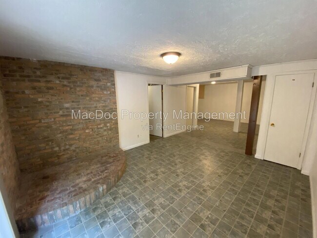 Building Photo - 431 Ridgemore St