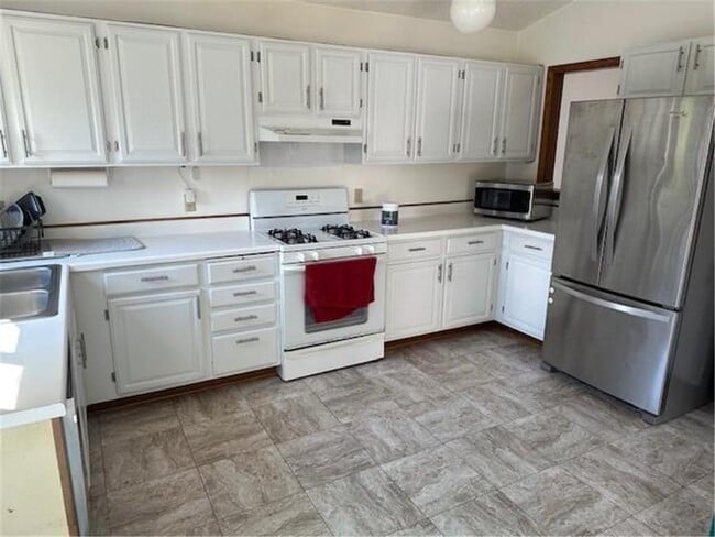 Building Photo - 698 Hanover Ct
