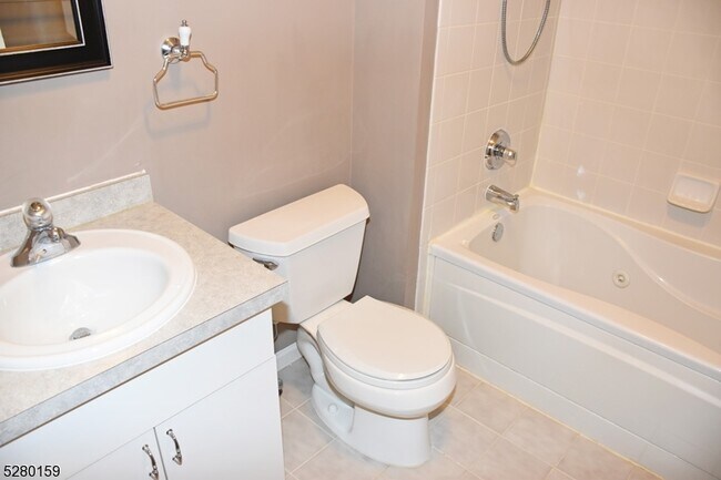 Building Photo - 125 Springhill Dr