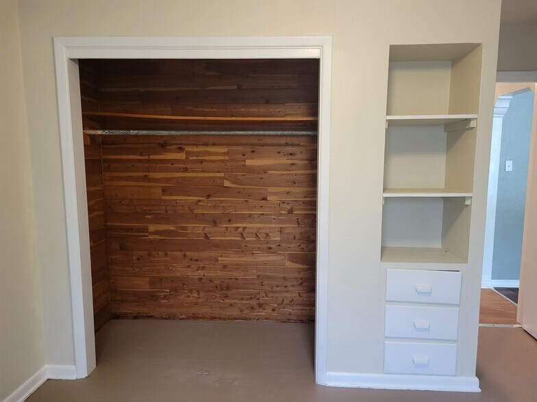 Building Photo - 1901 E Noel St