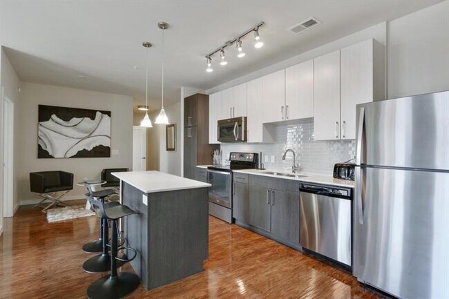 Building Photo - 299 N Highland Ave NE