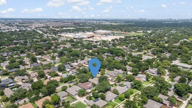 Building Photo - 7830 La Sobrina Dr