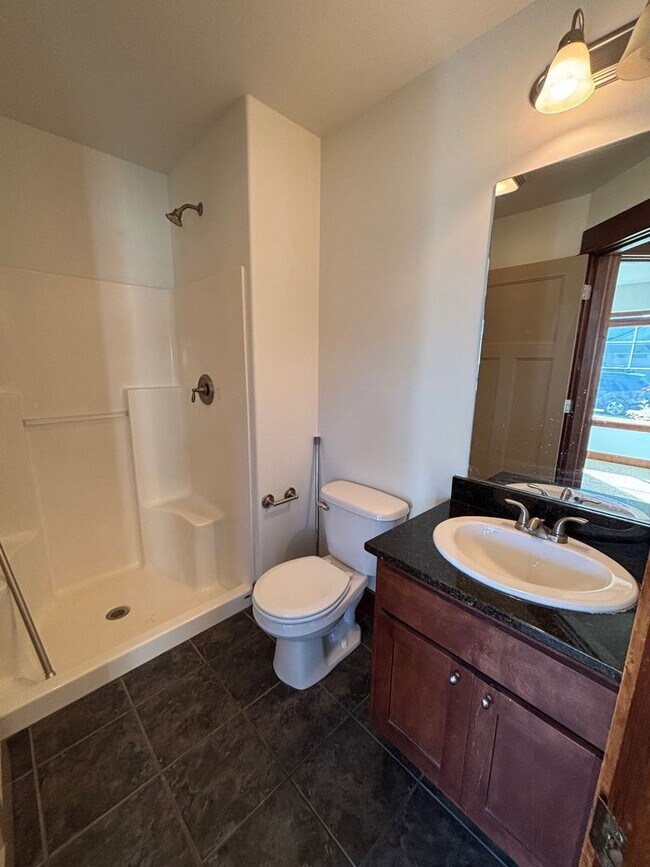 Building Photo - FIRST MONTH'S RENT 1/2 PRICE!!!