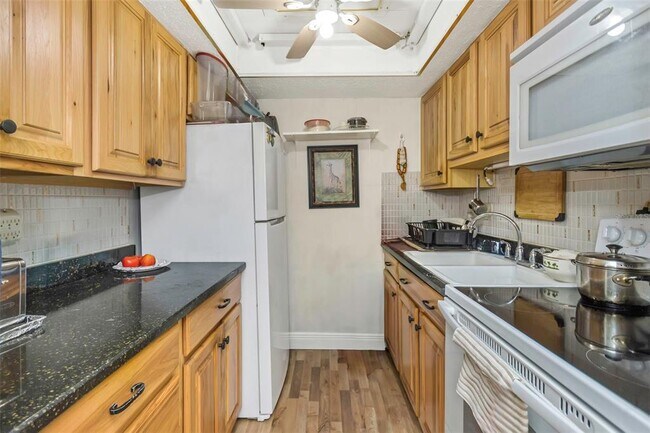 Building Photo - 4742 Azalea Dr
