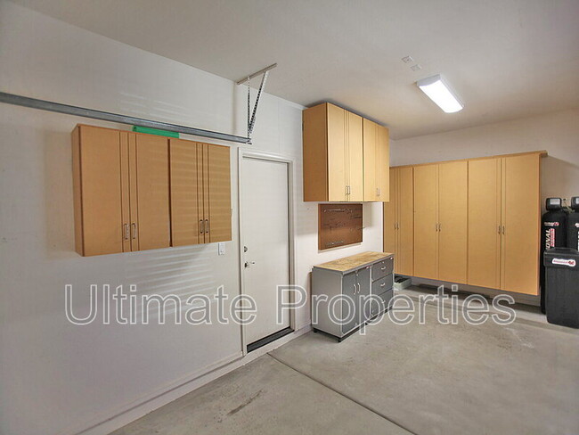 Building Photo - 8711 W Bajada Rd
