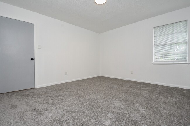 Building Photo - 15814 Winding Moss Dr