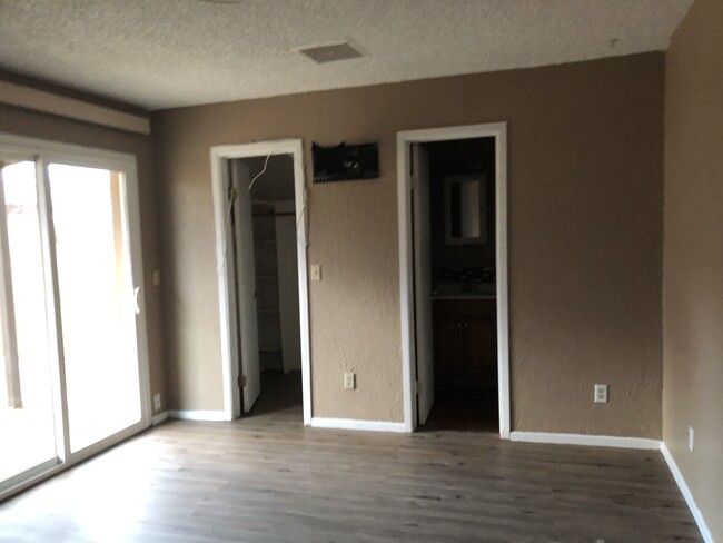 Building Photo - 3028 N Truwood Dr