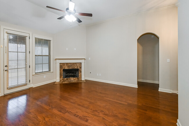 Building Photo - Stunning Brick Home in Oakland, TN