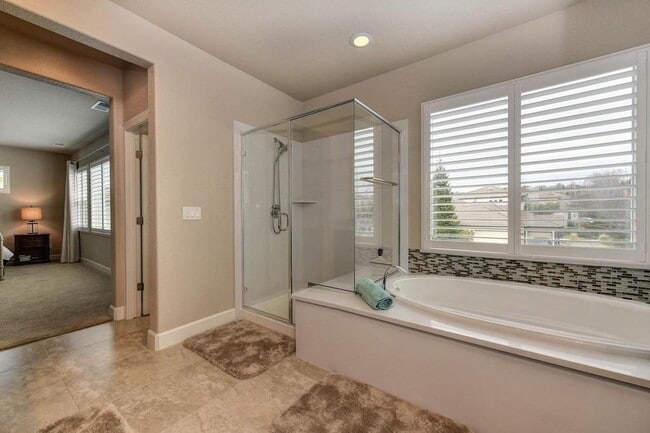 Building Photo - 5019 Verona Dr