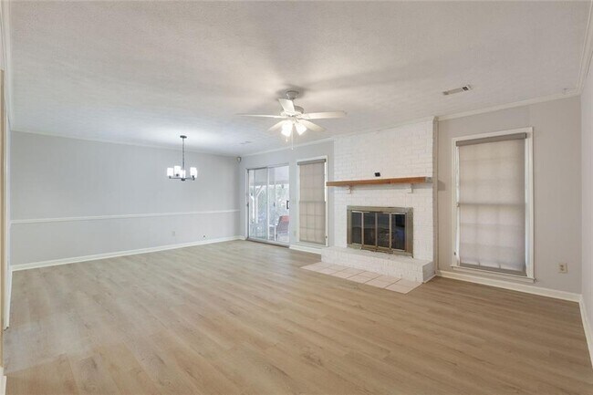 Building Photo - 390 Tidwell Rd