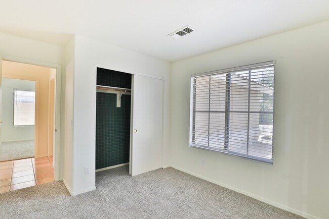 Building Photo - Clemente Ranch 4 bedroom