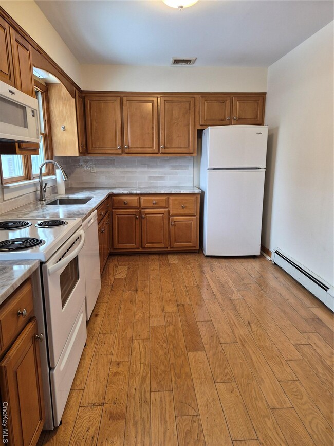 Building Photo - 907 1st St