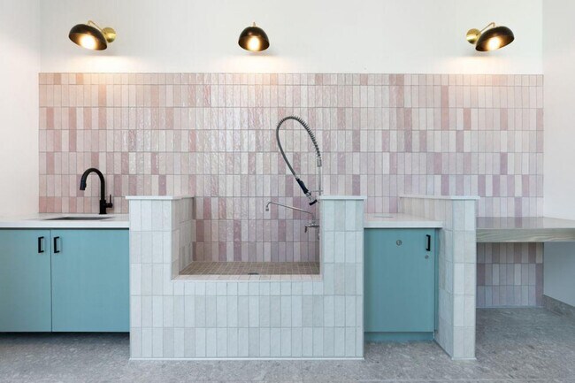 Building Photo - 110 Constitution Dr