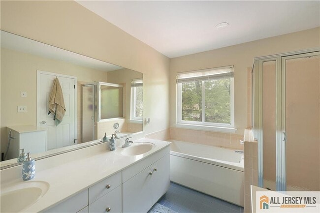 Building Photo - 160 Buttonwood Dr