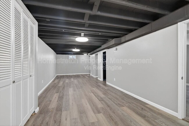 Building Photo - 9625 Theodosia Ave