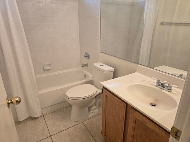 Building Photo - 1120 N Val Vista Dr