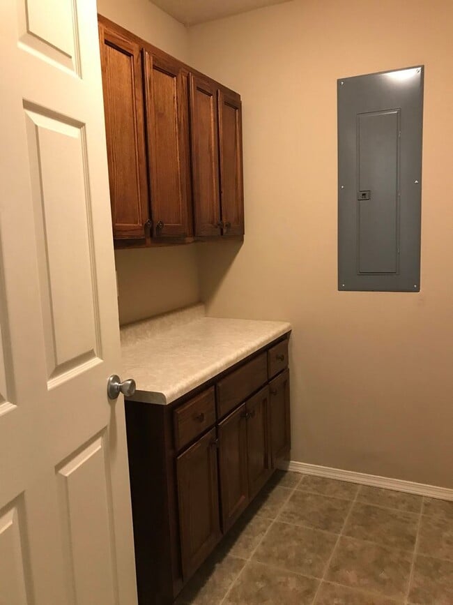 Building Photo - Executive Rental All Brick Home near South...