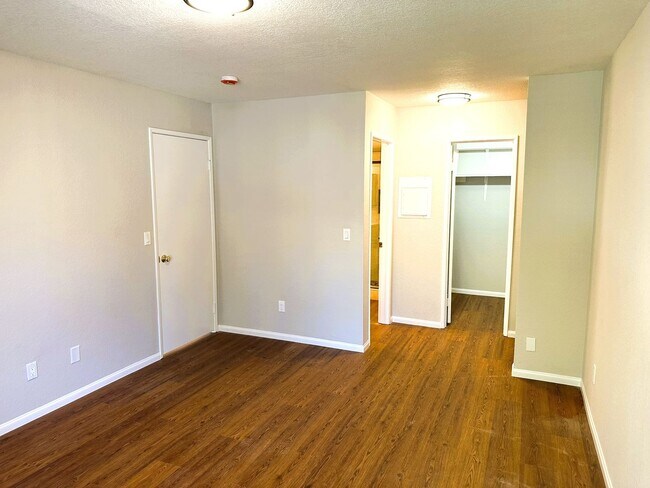 Building Photo - Fully Remodeled Second Story Condo with La...