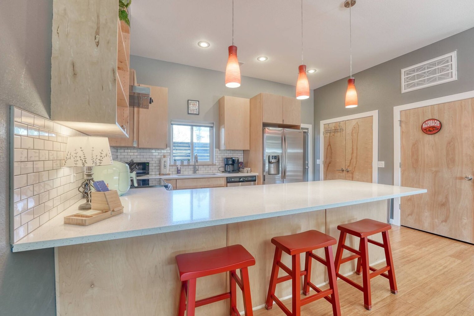 Building Photo - 330 W 5th St