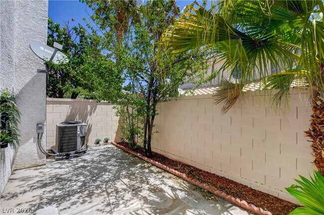 Building Photo - 8039 Teresita Ave