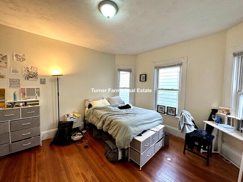 Building Photo - 8 Carmel St