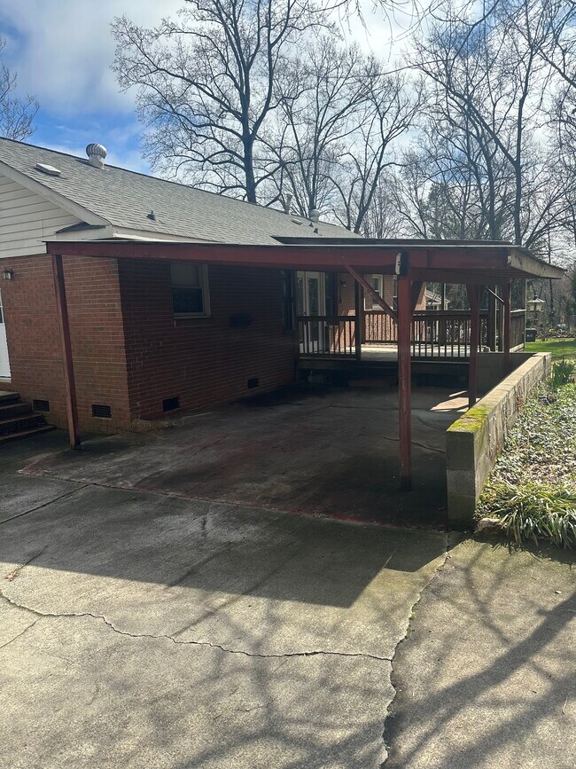 Building Photo - 6512 Springfield Dr