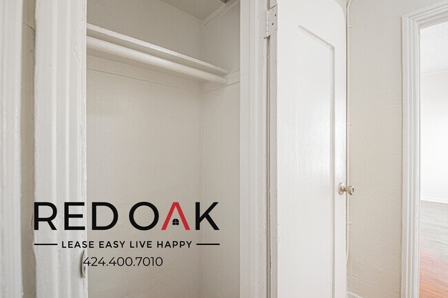 Building Photo - 425–427 S. Grand View St-7202