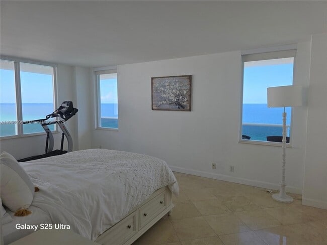 Building Photo - 3725 S Ocean Dr