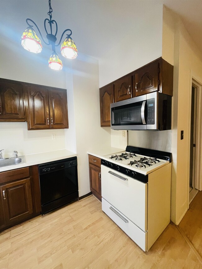 Building Photo - 39 W 35th St