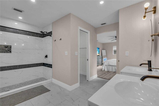 Building Photo - 2544 Carlisle Pl