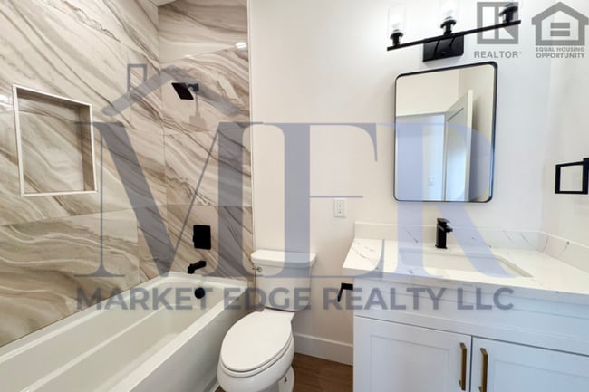 Building Photo - 165 Sugarloaf St