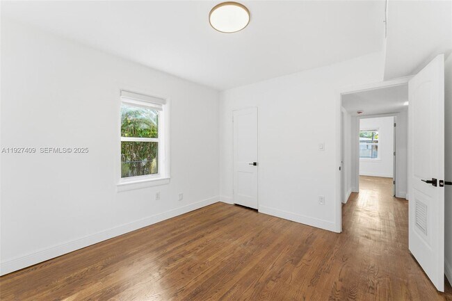 Building Photo - 559 NE 68th St