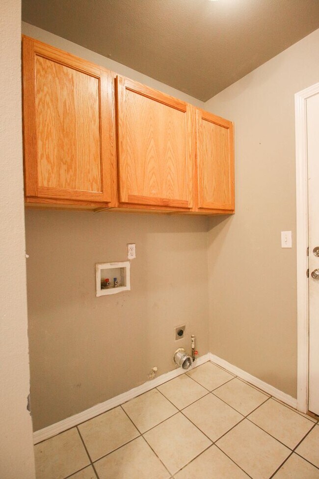 Building Photo - 3 Bed 2 Bath Rental Home in Tulsa