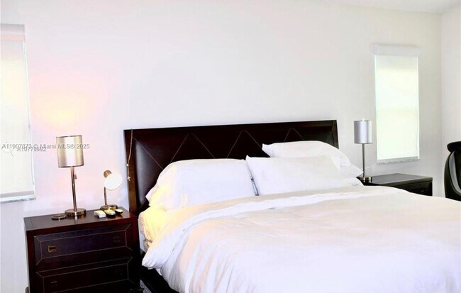 Building Photo - 3341 Overlook Rd