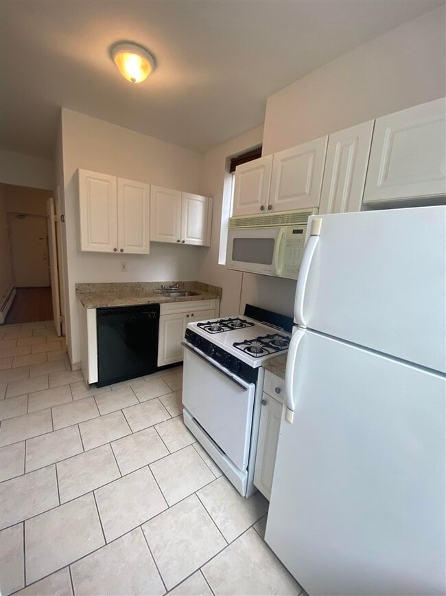 Building Photo - 112 14th St