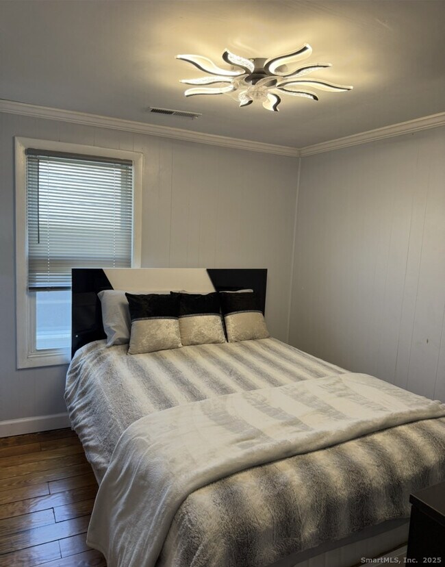 Building Photo - 24 Botsford Ave