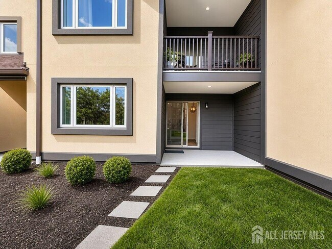 Building Photo - 2112 Sayre Dr