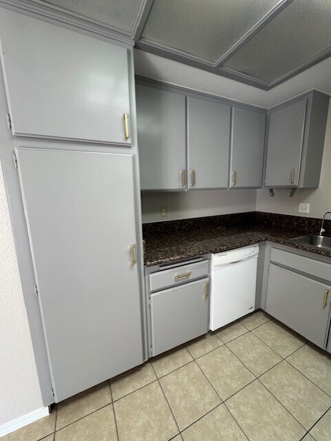 Building Photo - 5542 Orange Ave