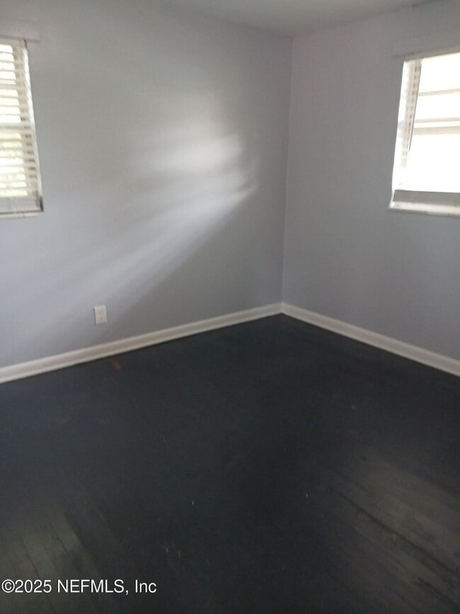 Building Photo - 1145 W 25th St