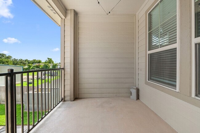 Building Photo - 9312 Bauer Vista Dr