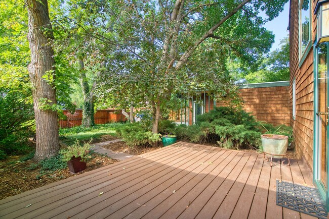 Building Photo - Charming 4 BD/1.5 BA Gunbarrel Home with G...